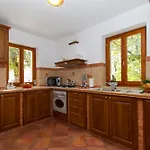 Ana, Spacious 5 Bedroom Retreat With Access To 2 Shared Pools * Koromačno
