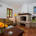 Ana, Spacious 5 Bedroom Retreat With Access To 2 Shared Pools *