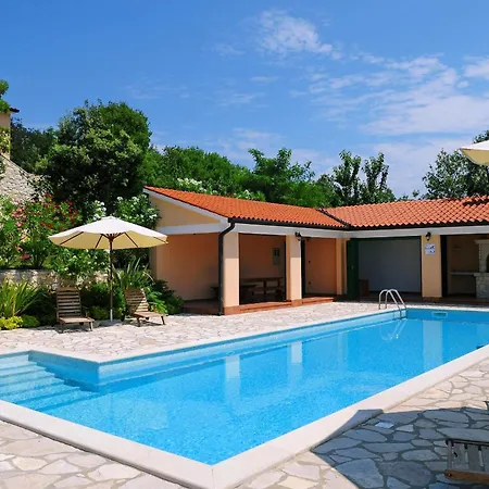 Vila Ana, Spacious 5 Bedroom Retreat With Access To 2 Shared Pools