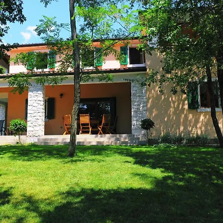 Ana, Spacious 5 Bedroom Retreat With Access To 2 Shared Pools *