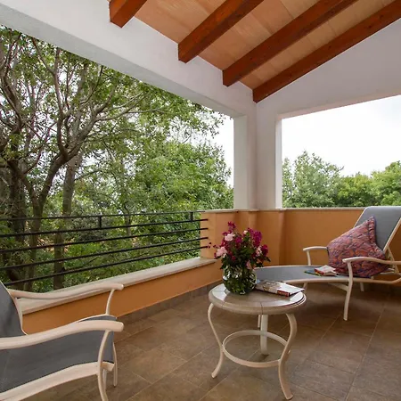 Ana, Spacious 5 Bedroom Retreat With Access To 2 Shared Pools Koromacno