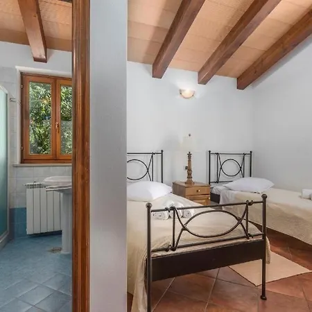 Vila Ana, Spacious 5 Bedroom Retreat With Access To 2 Shared Pools