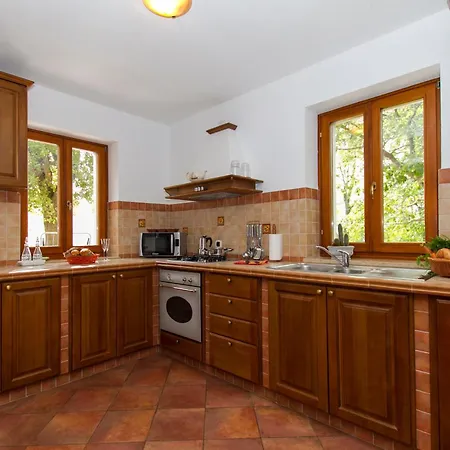 Ana, Spacious 5 Bedroom Retreat With Access To 2 Shared Pools * Koromacno