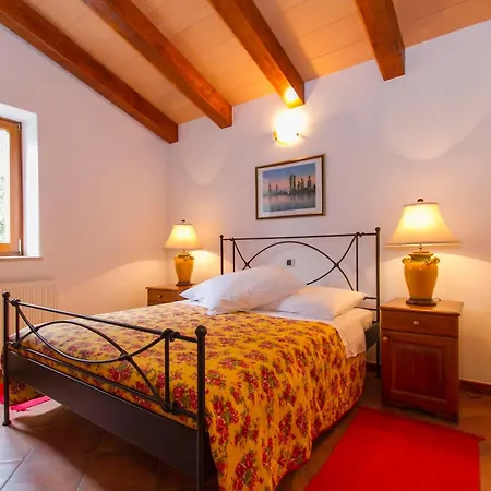 Ana, Spacious 5 Bedroom Retreat With Access To 2 Shared Pools Vila *