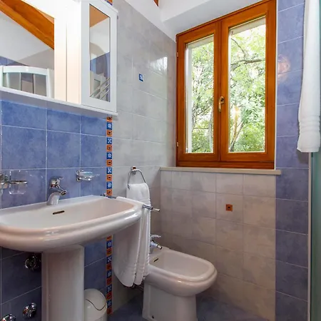 Ana, Spacious 5 Bedroom Retreat With Access To 2 Shared Pools * Koromacno