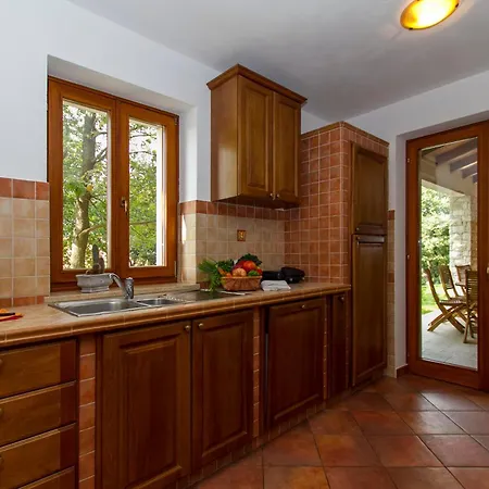Vila Ana, Spacious 5 Bedroom Retreat With Access To 2 Shared Pools