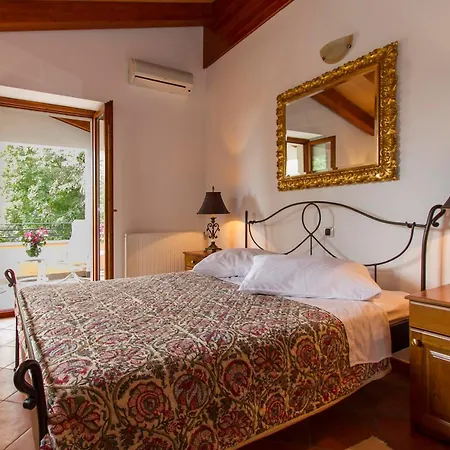 Ana, Spacious 5 Bedroom Retreat With Access To 2 Shared Pools Vila *