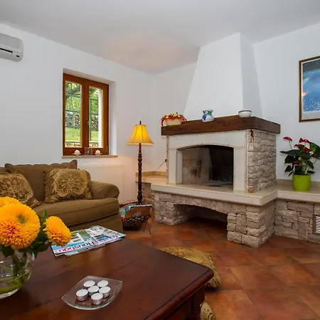 Ana, Spacious 5 Bedroom Retreat With Access To 2 Shared Pools *