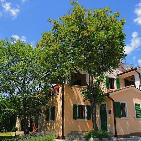 Vila Ana, Spacious 5 Bedroom Retreat With Access To 2 Shared Pools