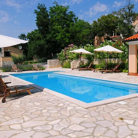 Vila Ana, Spacious 5 Bedroom Retreat With Access To 2 Shared Pools *