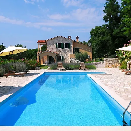 Ana, Spacious 5 Bedroom Retreat With Access To 2 Shared Pools Koromacno