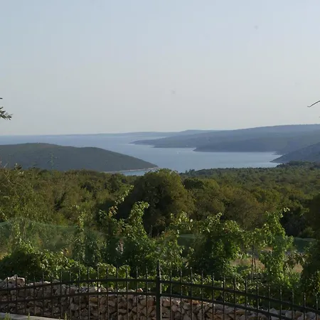 Ana, Spacious 5 Bedroom Retreat With Access To 2 Shared Pools