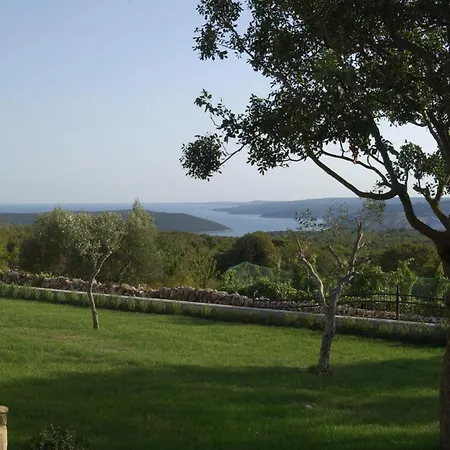 Vila Ana, Spacious 5 Bedroom Retreat With Access To 2 Shared Pools *