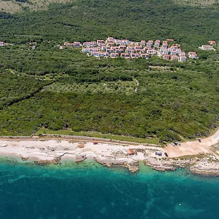 Ana, Spacious 5 Bedroom Retreat With Access To 2 Shared Pools Koromacno